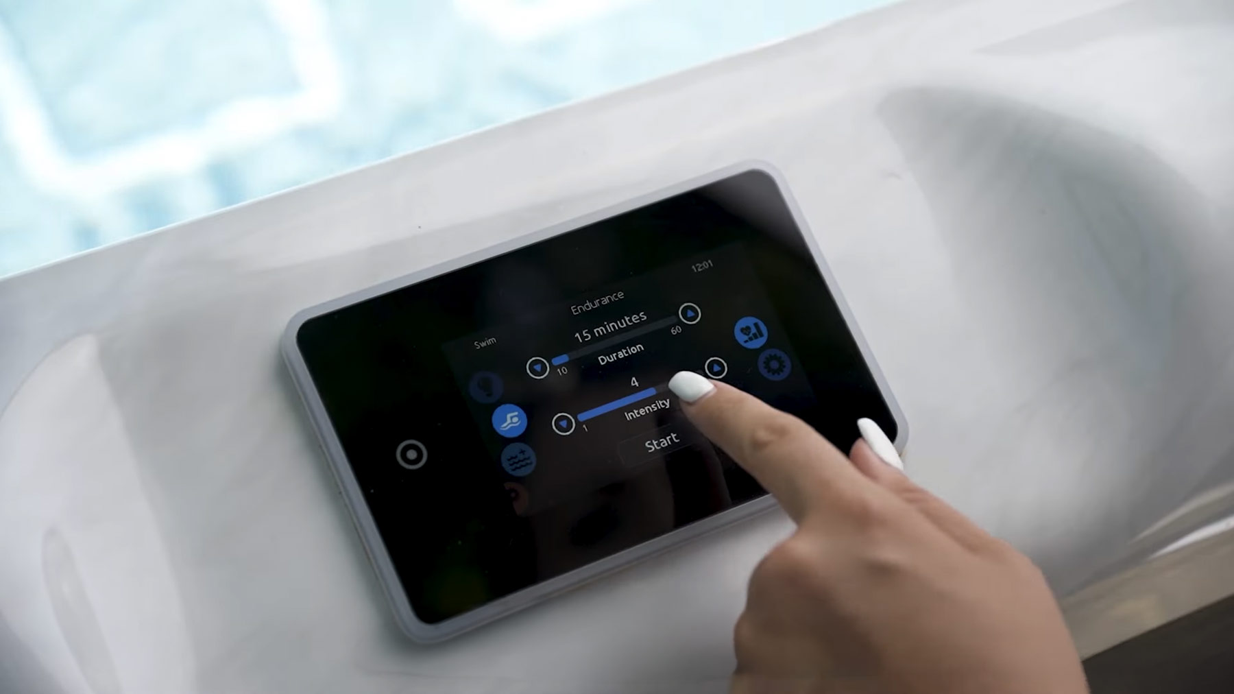 Сенсорная панель SmartTouch на бассейне Wellis